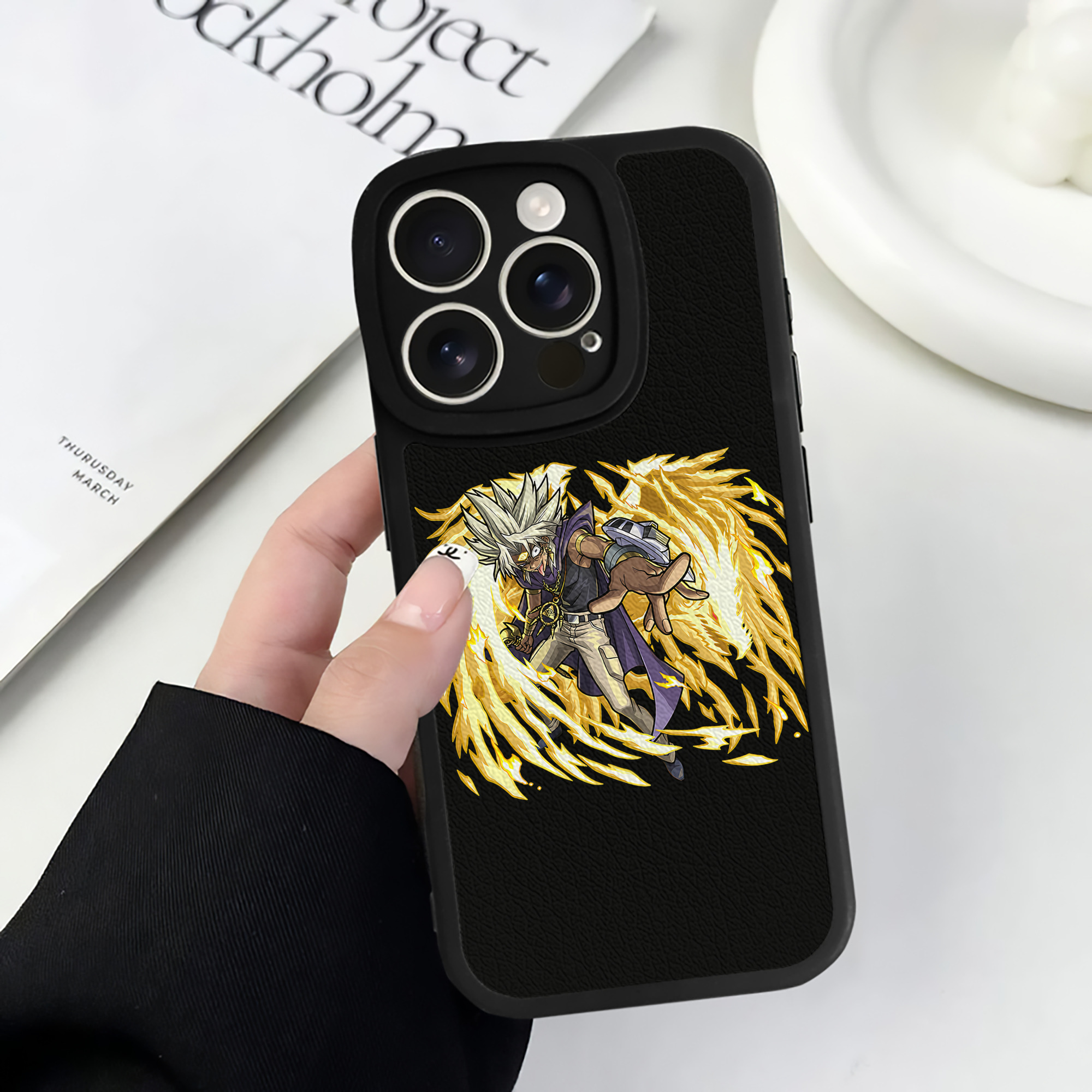 （画像用） 遊☆戯☆王 Yu-Gi-Oh! 【iPhone 16シリーズ対応】シリコンスマホケース（レザー調） 材質：シリコン